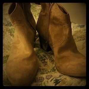 Like new suede ankle booties